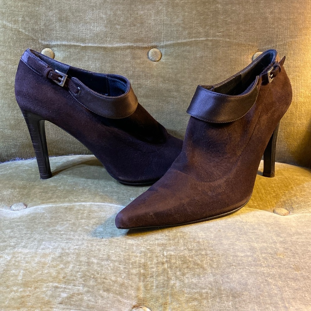 Stuart Weitzman brown suede booties size 7,5